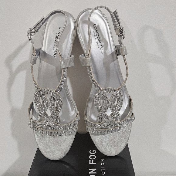London Fog "Macey" wedge dress sandals.Silver - Picture 4 of 8